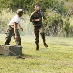 Matthew Alan in un momento d'azione dell'episodio Jughead di Lost