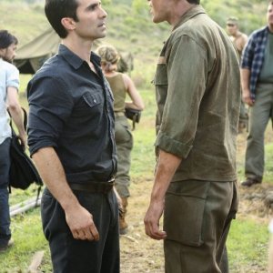 Un momento dell'episodio Jughead di Lost con Matthew Alan e Nestor Carbonell