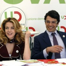 Claudia Gerini e Luca Argentero in una sequenza di Diverso da chi?, commedia diretta da Umberto Carteni