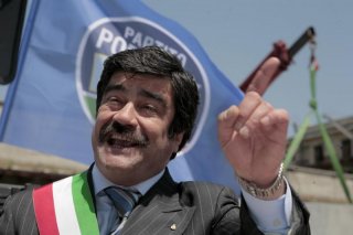 Francesco Pannofino in una scena di Diverso da chi?