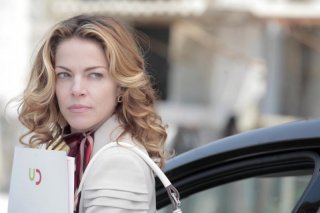 Un primo piano di Claudia Gerini, protagonista femminile del film Diverso da chi?