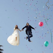 Emanuele Bosi e Maria P. Petruolo in una surreale scena del film Questo piccolo grande amore