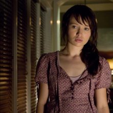 Emily Browning è Anne nel film The Uninvited