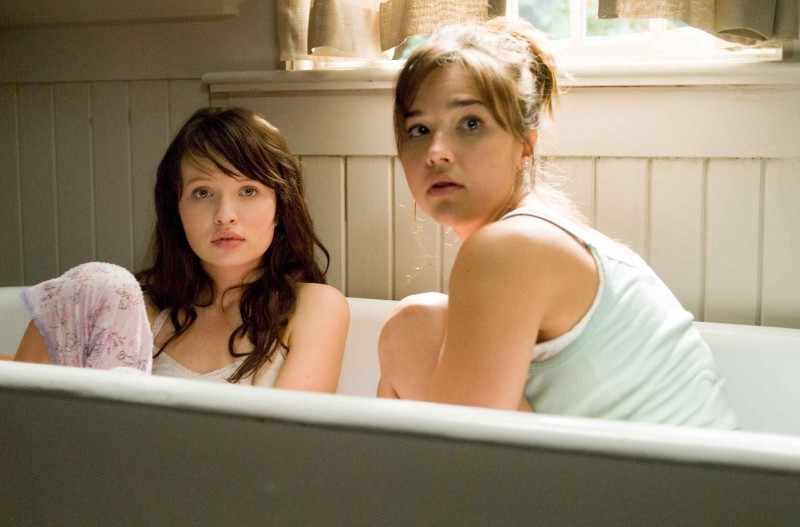 Emily Browning E Arielle Kebbel In Una Scensequenza Del Film The Uninvited 103516