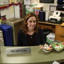 Jenna Fischer in una scena dell'episodio Moroccan Christmas di The Office