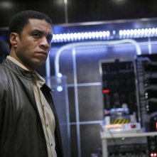 Harry J. Lennix in un momento del pilot della nuova serie Dollhouse