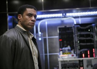 Harry J. Lennix in un momento del pilot della nuova serie Dollhouse
