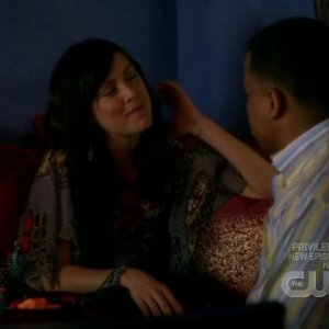 Jessica Stroup e Tristan Wilds in una scena dell'episodio By Accident di 90210