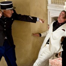 Steve Martin, Andy Garcia e Yuki Matsuzaki in una scena del film La pantera rosa 2