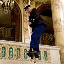 Steve Martin in una scena de La pantera rosa 2