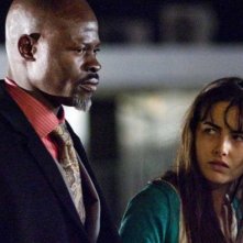 Djimon Hounsou e Camilla Belle in una scena del film Push