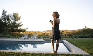 Eva Mendes in una scena di Live! - Ascolti record al primo colpo