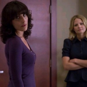 Lisa Edelstein e Jennifer Morrison in una scena dell'episodio Big Baby di Dr. House: Medical Division