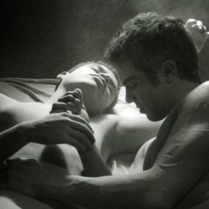 Un'immagine del film Raging Sun, Raging Sky