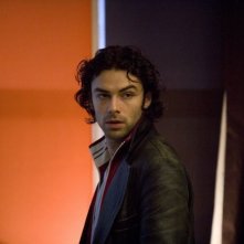 Aidan Turner in un momento della serie di Being Human