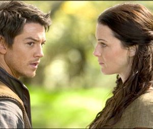 Craig Horner e Bridget Regan in un momento dell'episodio 'Listener' della serie tv Legend of the Seeker