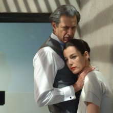 Jeff Goldblum e Ayelet Zurer in una scena di Adam Resurrected