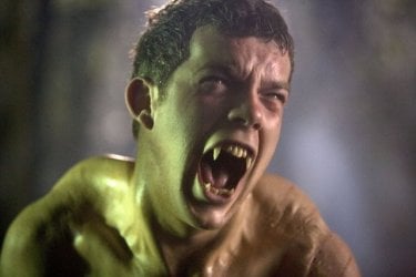 Russell Tovey si trasforma nella serie di Being Human