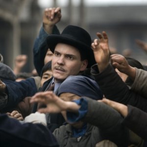 Daniel Bruhl in una sequenza del film John Rabe