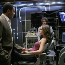 Eliza Dushku ed Harry J. Lennix in una scena dell'episodio The Target di Dollhouse