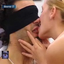 Grande Fratello 9 - Alberto e Annachiara durante un torrido gioco erotico