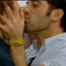 Grande Fratello 9: il bacio tra Alberto e Marco durante il gioco della bottiglia.