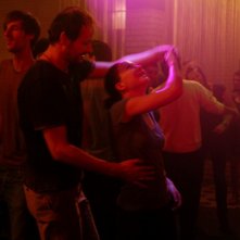 Hannah Herzsprung  e Guntram Brattia in una sequenza del film Pink