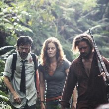 Josh Holloway, Rebecca Mader e Jeremy Davies in una scena dell'episodio This Place Is Death di Lost
