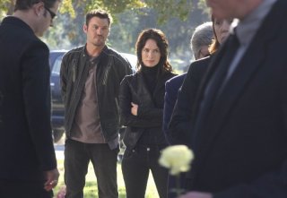Lena Headey e Brian Austin Green in una scena dell'episodio Desert Cantos di The Sarah Connor Chronicles
