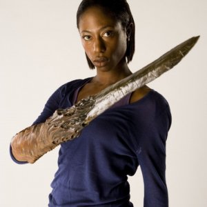 Nikki Amuka-Bird in un'immagine promozionale dell'episodio 'L'agente dormiente' della serie tv Torchwood