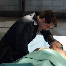 Burn Gorman con John Barrowman in un momento dell'episodio 'La mietitrice di anime' della serie tv Torchwood