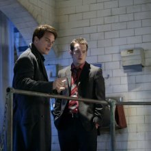Gareth David-Lloyd con John Barrowman in un momento dell'episodio 'La mietitrice di anime' della serie tv Torchwood