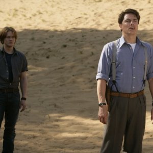 John Barrowman e  Bryan Dick nell'episodio 'Adam' della seconda stagione di Torchwood
