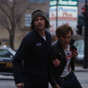 Timothy Olyphant e Rossif Sutherland nel film High Life