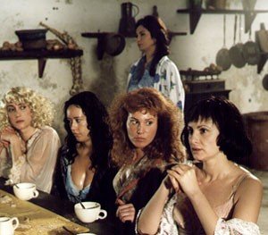 Federica Lenzi con le altre protagoniste del film Casa Eden