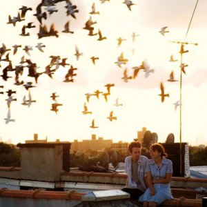 Zoe Kazan e Mark Rendall in una scena del film The Exploding Girl