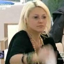 Grande Fratello 9, giorno 24 - Federica lancia il bicchiere contro Gianluca