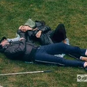 Grande Fratello 9: Jerry Longo e Siria De Fazio, coccole in giardino, sotto la pioggia