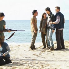 Il gruppo in spiaggia nell'episodio This Place Is Death di Lost