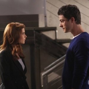 Joanna Garcia e Brian Hallisay nell'episodio All About Betrayal di Privileged