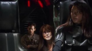 Mary McDonnell, Grace Park e James Callis e in una scena dell'episodio Blood on the Scales di Battlestar Galactica