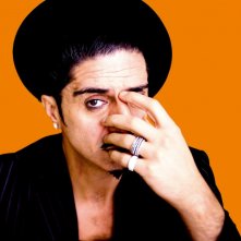 Simon Abkarian nei panni dell'eccentrico stilista di Rage