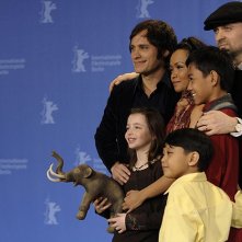 Berlinale 2009 - il cast e regista di Mammoth: Gael Garcia Bernal, Sophie Nyweide, Marife Necesito, Martin Delos Santos, Jan David Nicdao e Lukas Moodysson