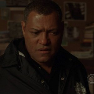Laurence Fishburne in una scena dell'episodio Disarmed and Dangerous di CSI