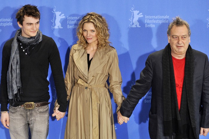 Berlinale 2009 Michelle Pfeiffer Con Rupert Friend E Stephen Frears Durante La Presentazione Di Cheri 105037