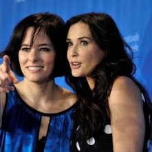 Parker Posey E Demi Moore A Berlino Per La Presentazione Del Film Happy Tears 105073