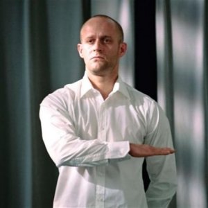 Jürgen Vogel in una sequenza del dramma L'onda (Die Welle, 2008)