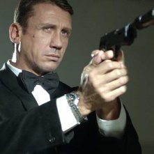 Gualberto Parmeggiani in uno scatto ispirato a 'Casino Royale' con Daniel Craig.