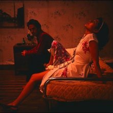 Paola Lattus e Alfredo Castro in una scena del film Tony Manero. (photo: Tomás Dittborn)