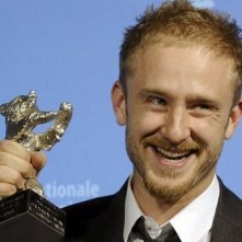 Berlinale 2009 Ben Foster Riceve L Orso D Argento In Vece Di Oren Moverman Vincitore Per La Sceneggiatura Di The Messenger 105272